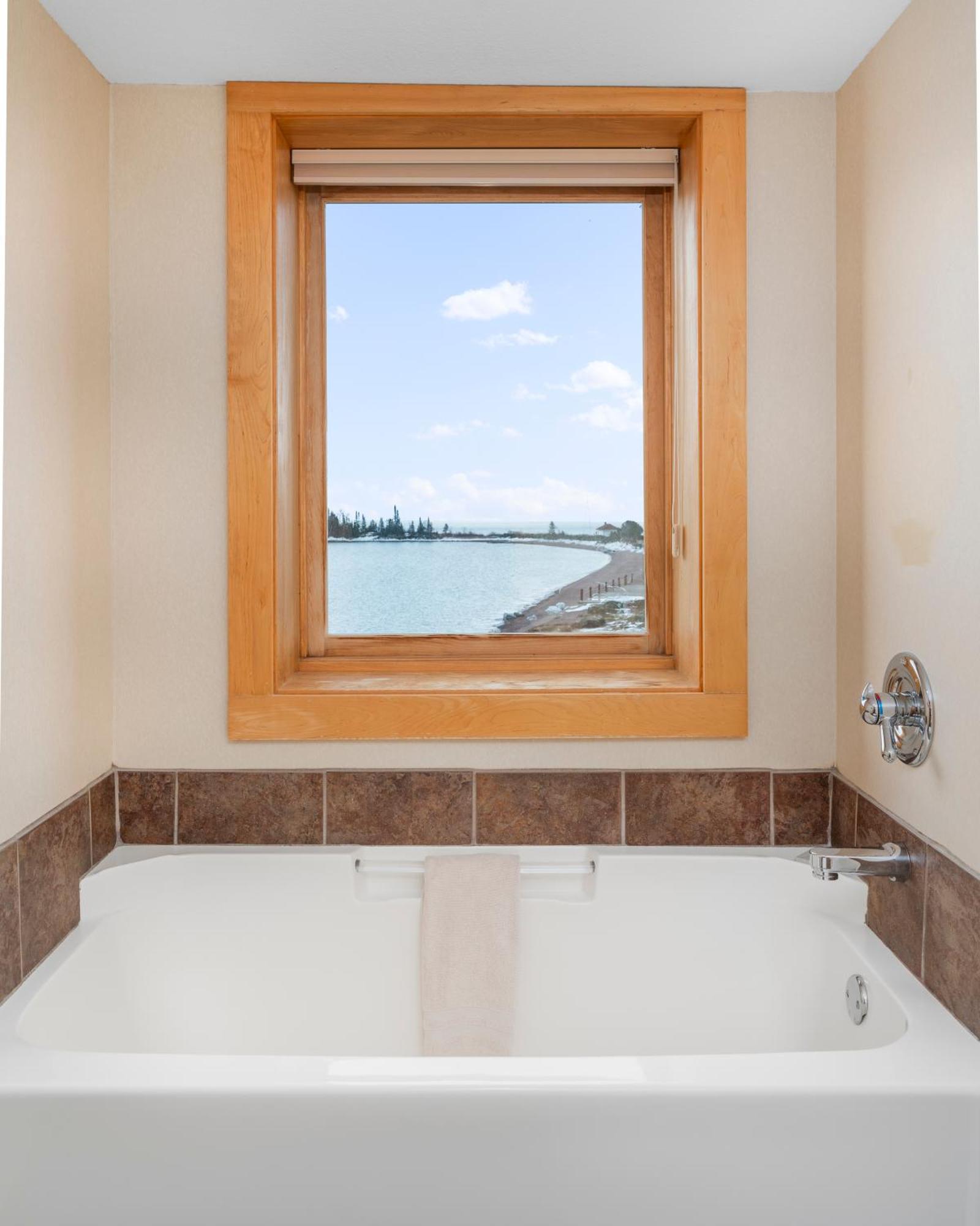 East Bay Suites Grand Marais Esterno foto